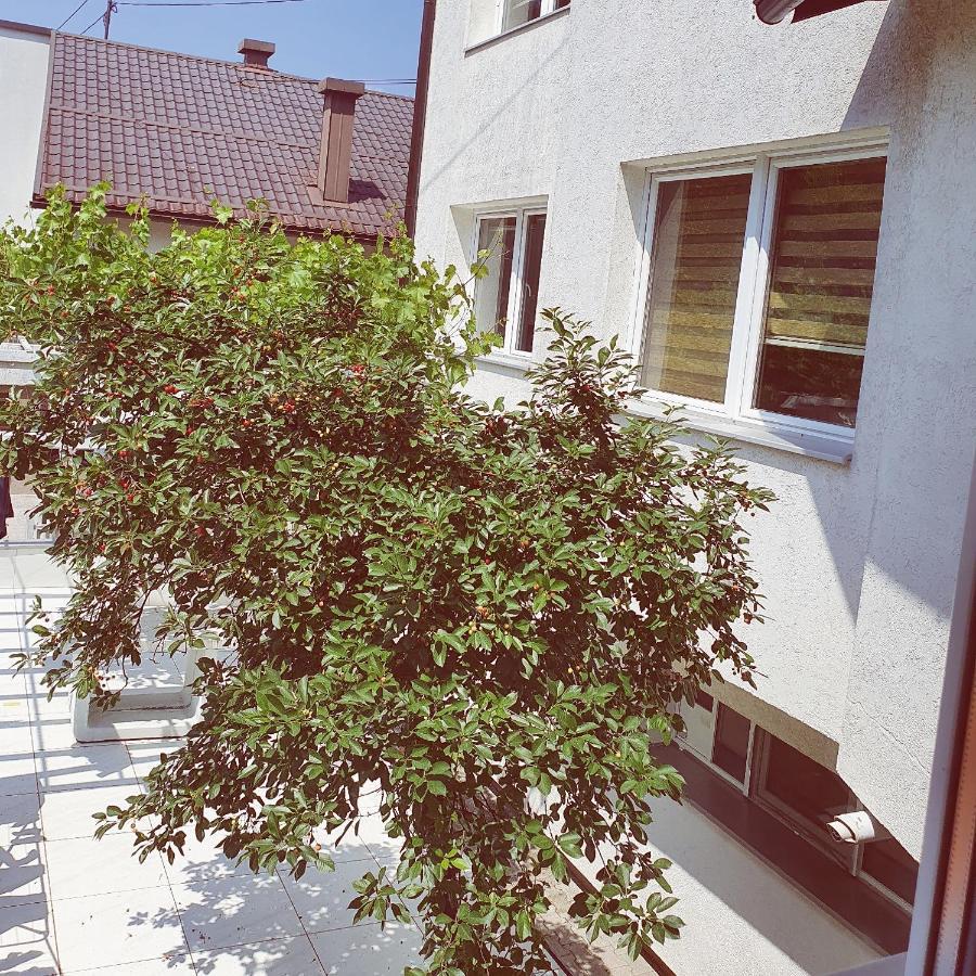 Apartments Arna Visoko Bagian luar foto